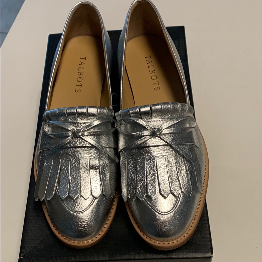 Talbots Silver Metallic Flats with Kiltie Fringe